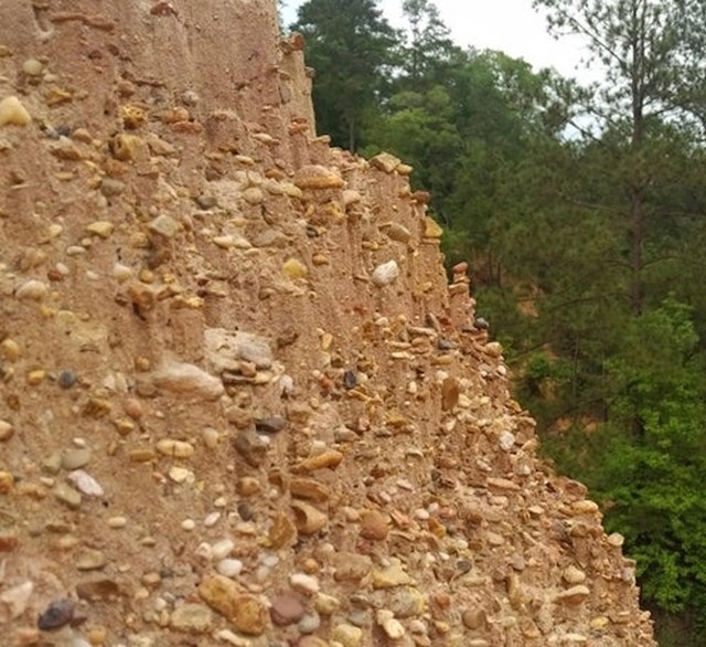 Zbog erozije izgleda kao da je netko namjerno ovako postavio kamenje