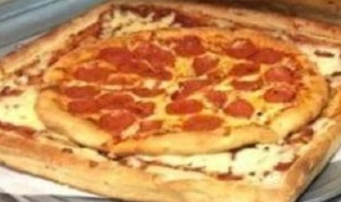 Pizza majstor nije imao posla, pa je napravio najbizarniju pizzu ikad