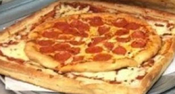 Pizza majstor nije imao posla, pa je napravio najbizarniju pizzu ikad