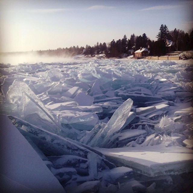 Smrznuta površina jezera Superior u Sjevernoj Americi