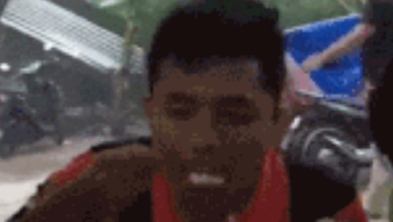 Ovako smirenog čovjeka sigurno nikada niste vidjeli, ništa ga ne može odvojiti od ručka