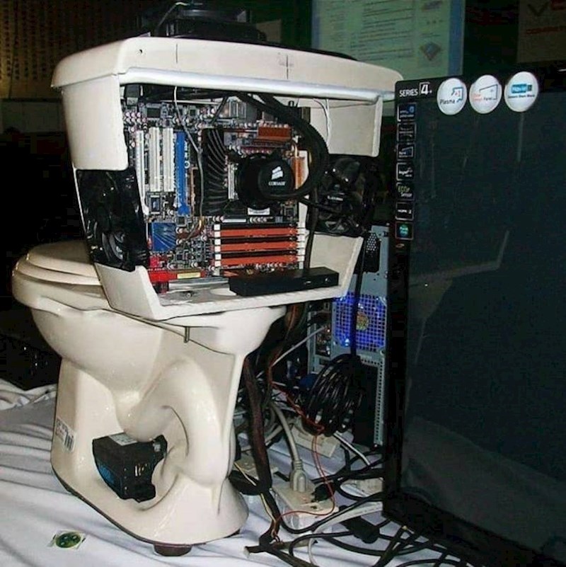 Koliko ste puta maštali da imate računalo u kupaonici?