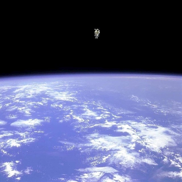 Astronaut Bruce McCandless postao je prvi čovjek koji je u svemiru "slobodno letio"