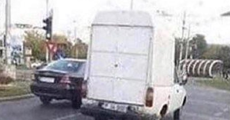 Ljudi nisu mogli vjerovati što vide, ovo vozilo ima jako čudan kotač