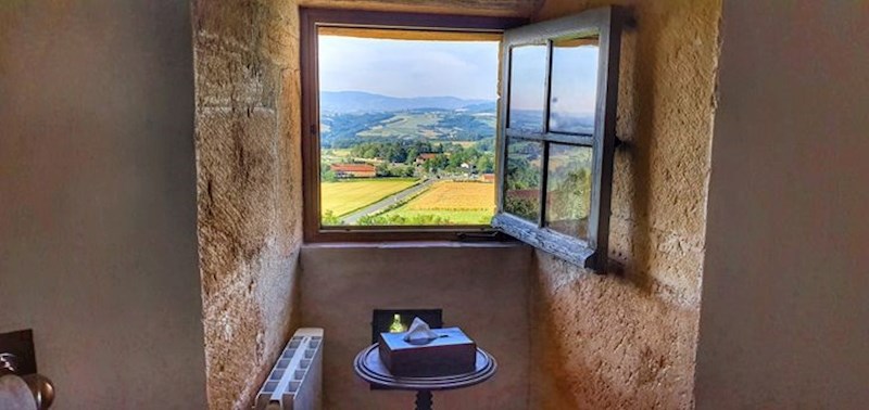 Hotel Château de Bagnols, smješten u 800 godina starom dvorcu u Francuskoj