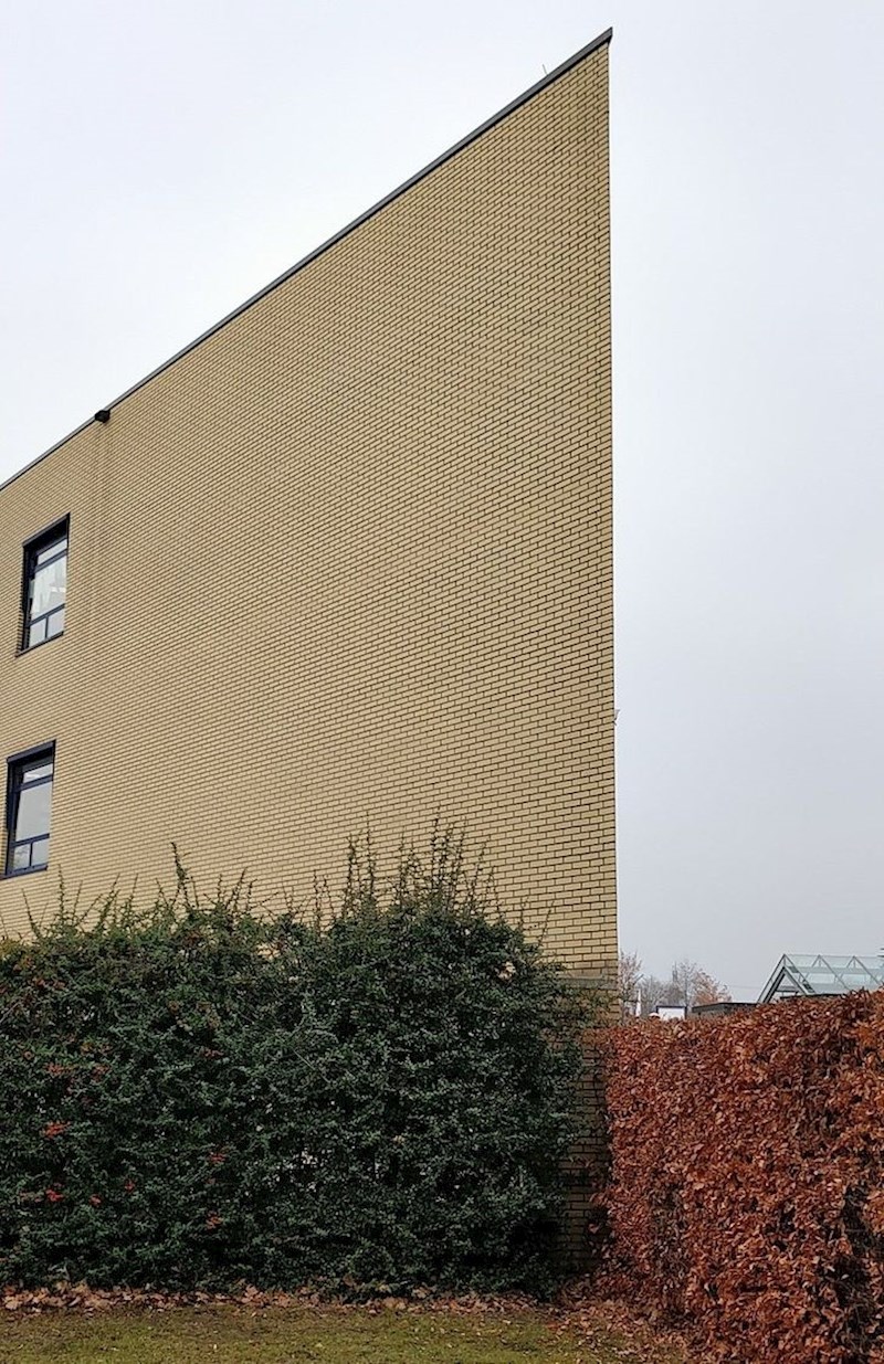 "Moja stara škola izgleda kao da ima jedan zid"