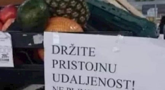 Kupci su na tržnici ugledali urnebesan natpis, prodavač je upozorio ljude o bitnoj stvari