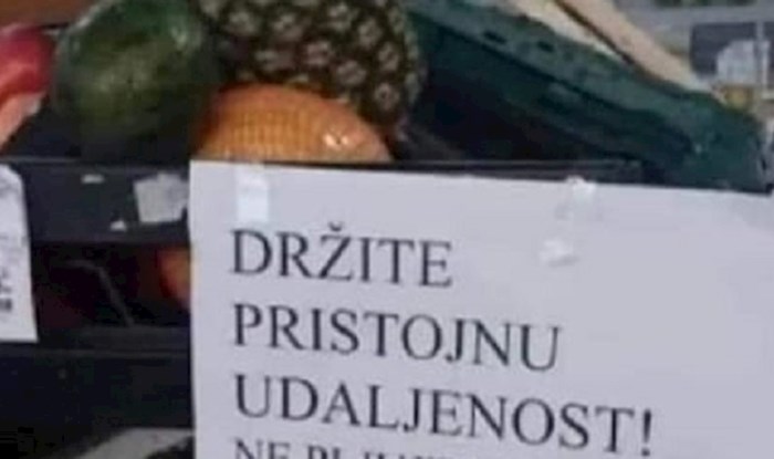 Kupci su na tržnici ugledali urnebesan natpis, prodavač je upozorio ljude o bitnoj stvari