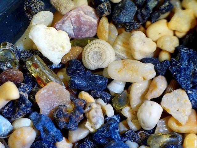 Pijesak ispod mikroskopa