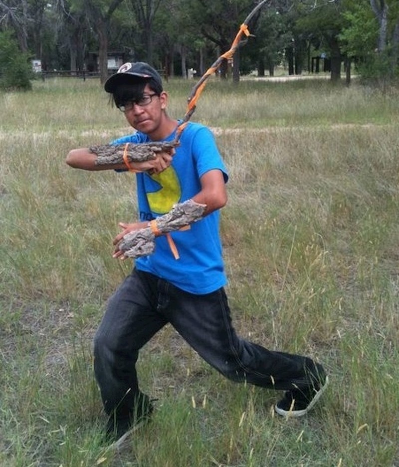 "Na kampiranju sam izradio štitnike za ruke od kore drveta. Moram priznati da su mi pristajali bolje nego moja odjeća"