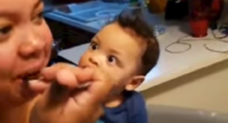 Beba postala hit zbog "ubojitog" pogleda, mama je skoro pukla od smijeha