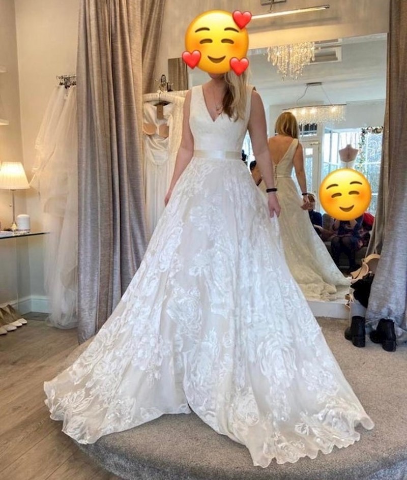 "Rekla sam da ovoj haljini...i popustu od 87%! Presretna sam!"