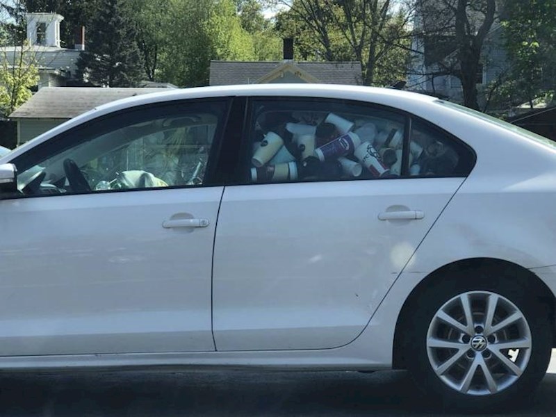 Kada popiješ kavu, čašu je najbolje baciti iza sebe, zar ne?!