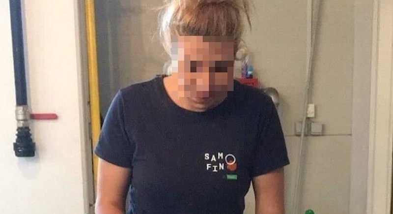 Ova konobarica nasmijala je mušterije kada su vidjeli što koristi u šanku