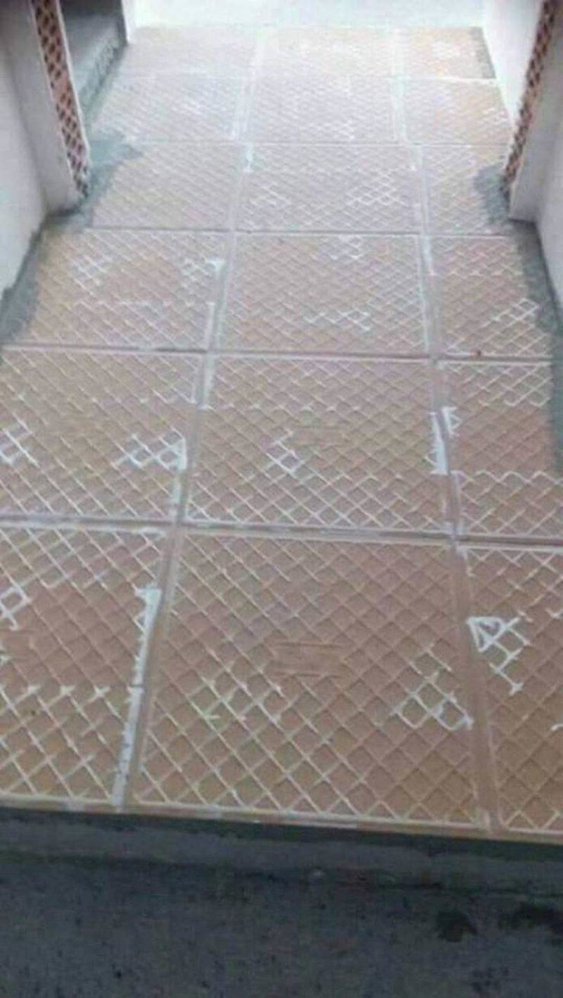 Zalijepljene su naopako... :D