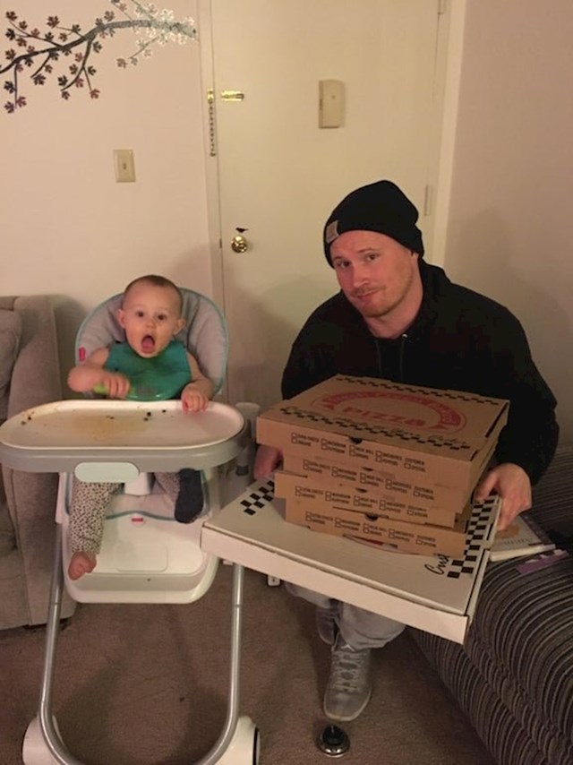 Ova beba je preko aplikacije naručila pizze u vrijednosti od 94 dolara