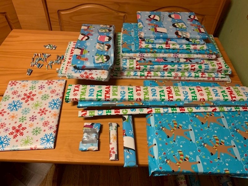 Šogorici je za Božić poklonio ormarić i cijelog ga upakirao. Samo, problem je što ga nije sastavio, a umotao je čak i čavle...