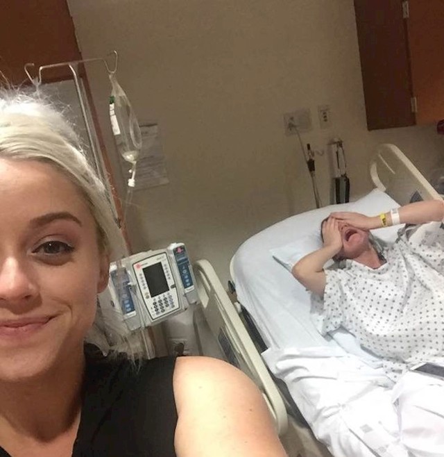 "Selfie. Dok se moja sestra priprema za porod"