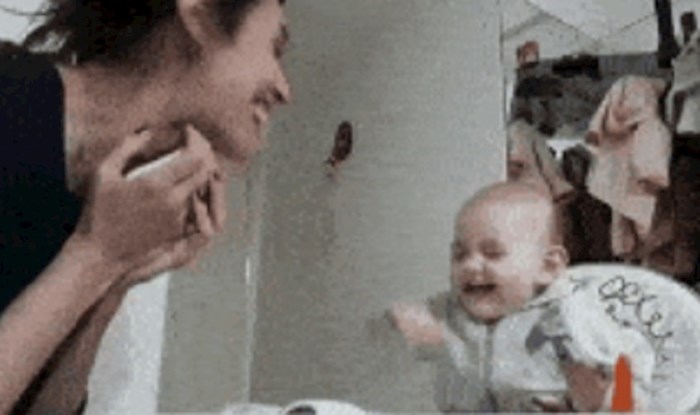Mama i beba pričaju kao dvije frendice, ovo je preslatko