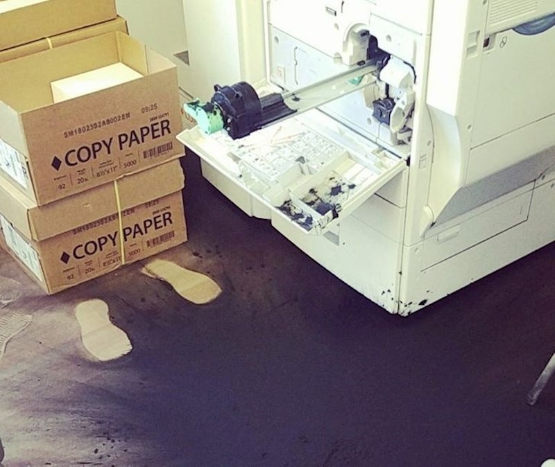 "Eksplodirao je printer. Ovo su tragovi mojih stopala..."