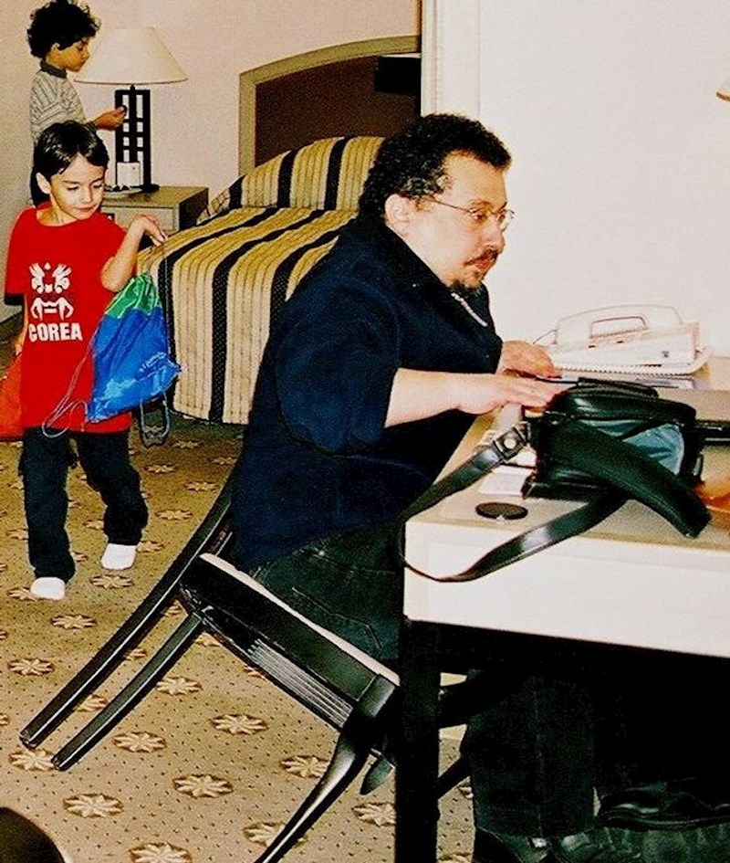 Trenutak pucanja stolice...