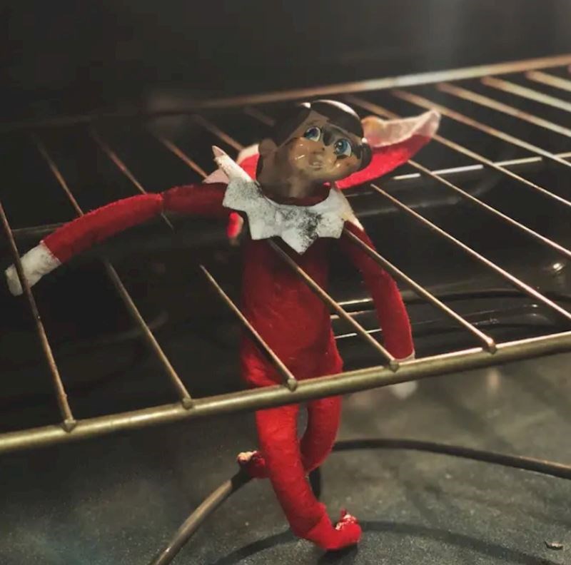 Jadni, zaboravljeni vilenjak u pećnici