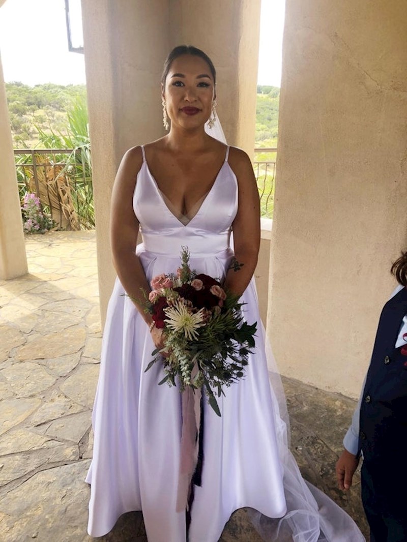 "Vjenčali smo se jučer. Ovo je moja haljina s Amazona za 92 dolara i buket koji sam sama izradila"