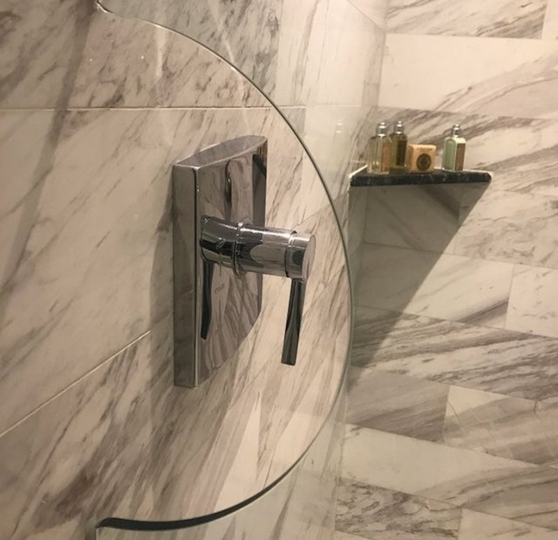 Tuš u koji ne morate ući da bi pustili vodu