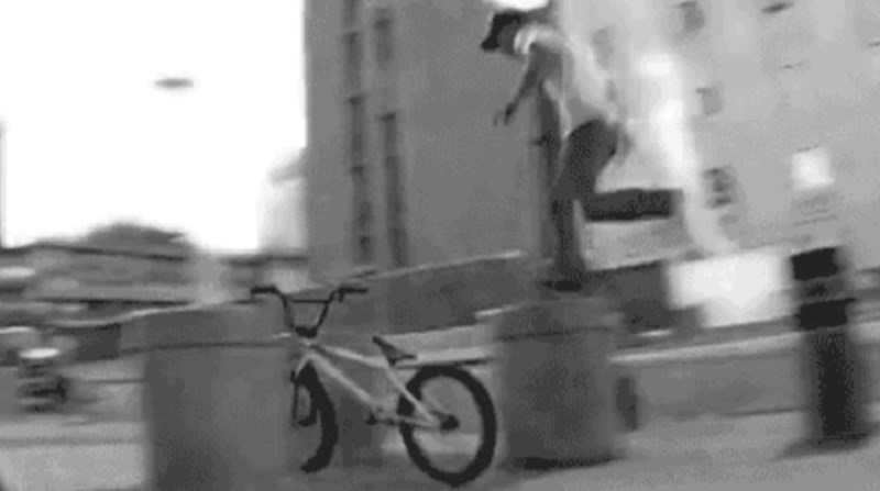 Za ovog lika kao da ne vrijede zakoni fizike, ovo što radi je nevjerojatno