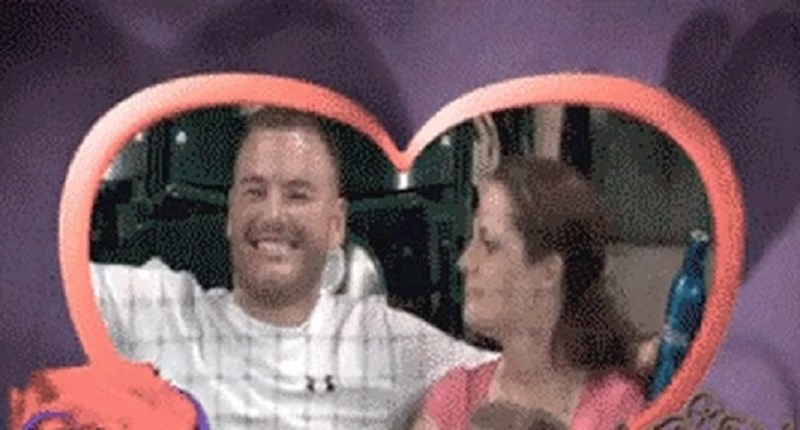 Na utakmici ih je snimila ljubavna kamera, ali lik je poljubio nešto sasvim drugo