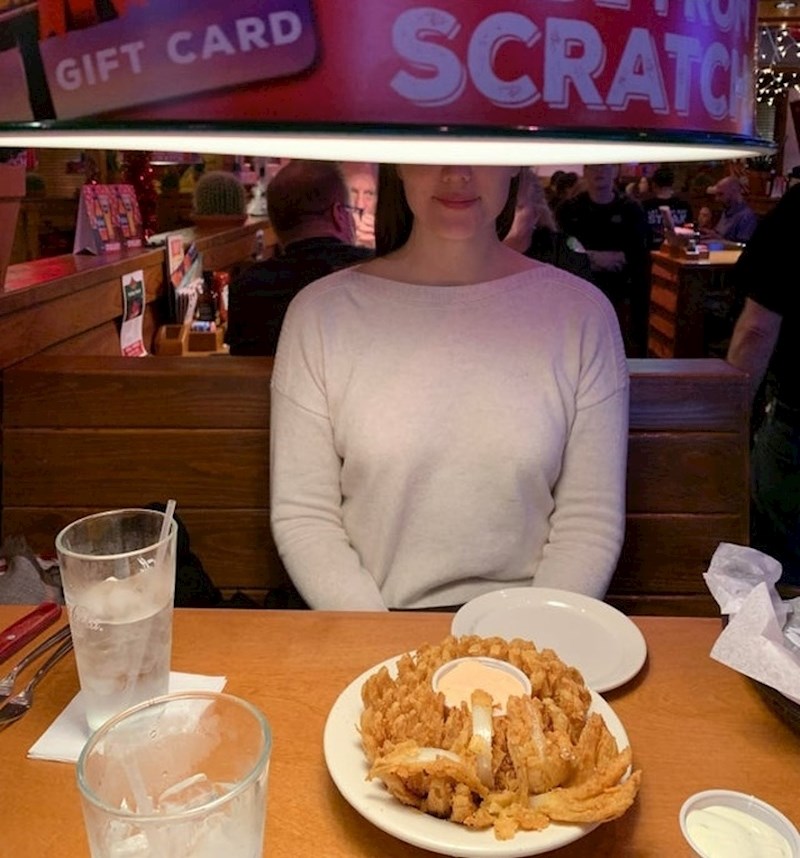 Ma tko bi ionako želio vidjeti osobu s kojom je došao u restoran?