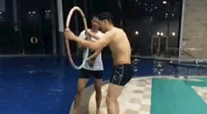 Mislio je da će skočiti u bazen, ali ono što mu je učinio pamtit će još dugo