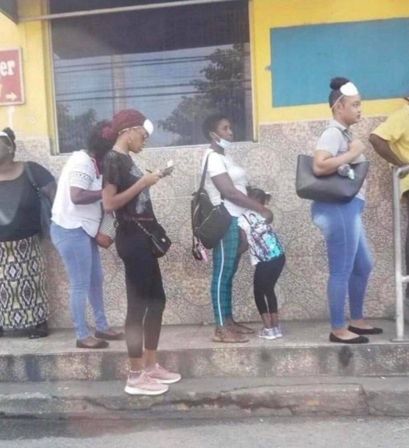 Ni jedna masku ne drži na nosu i ustima