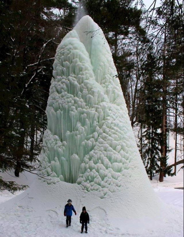 Zamrznuti gejzir na zapadu države New York