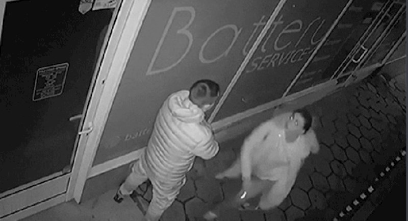 Netko im je razbio izlog, ono što su vidjeli na nadzornoj kameri prilično ih je začudilo