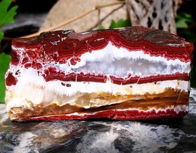 Kamen koji izgleda kao voćna torta