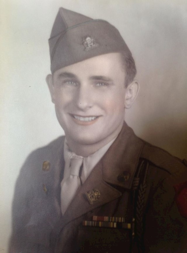 "Ratna fotografije moga djeda. Imalo je 18 godina"