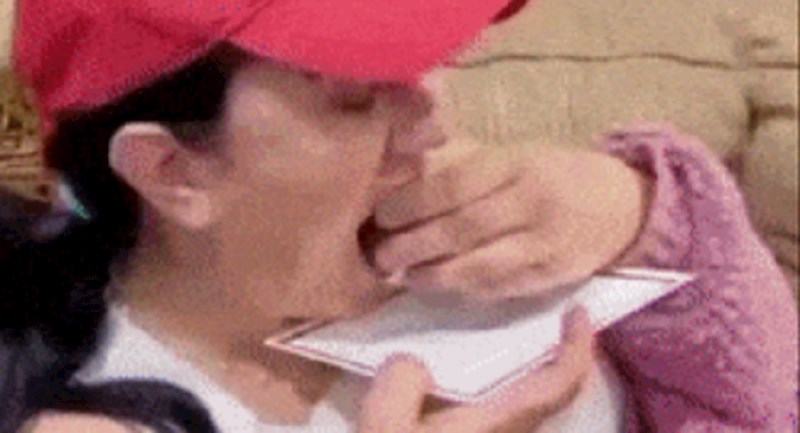 Ponudio joj je čokoladnu poslasticu, ona nije imala pojma da je to ustvari nešto potpuno drugo