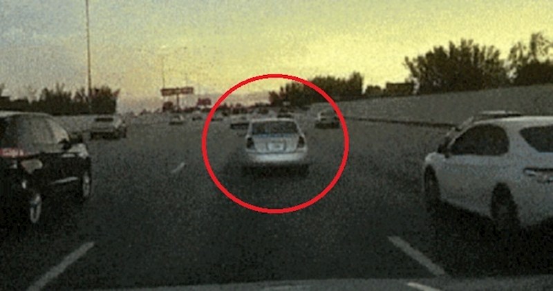 Vozač je izgubio kontrolu pri velikoj brzini. Imao je ludu sreću, ovo je moglo završiti tragično