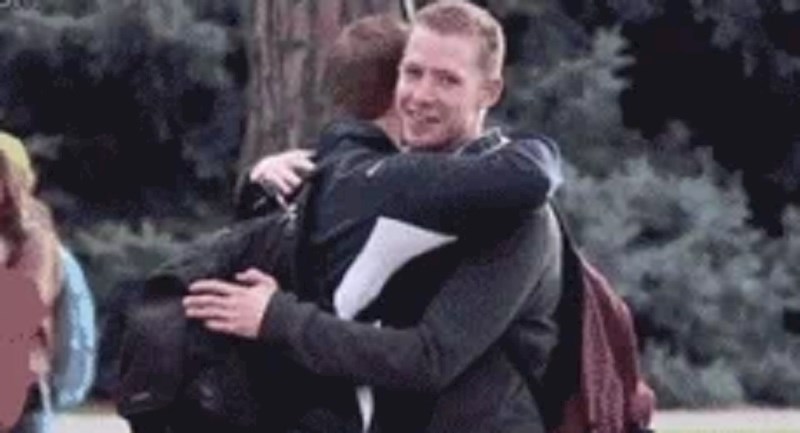 Užasno je neugodno, ali opet svima nam se bar jednom desilo - pogledajte susret ovih mladića