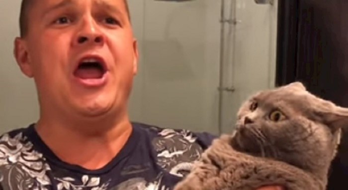 VIDEO Reakcija ove mačka kada njen vlasnik počne pjevati je urnebesna
