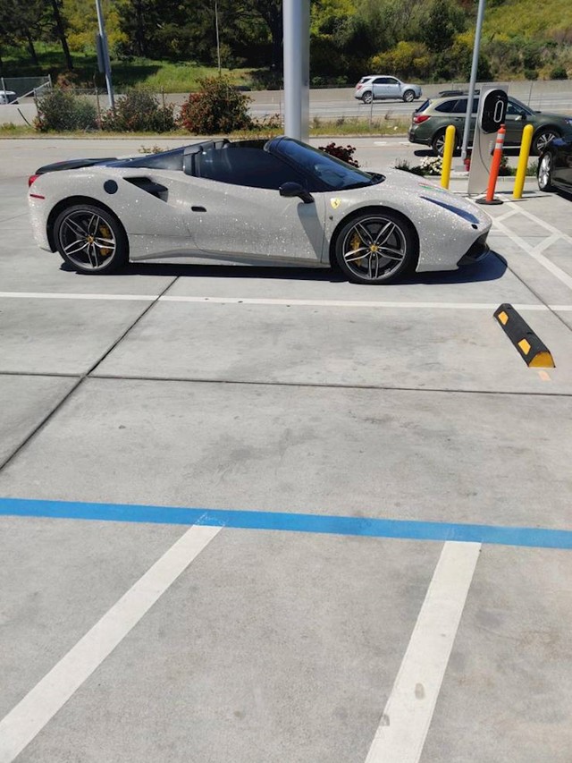 Dijamantni Ferrari. Eto, a vi se pitali gdje ste ga ostavili.