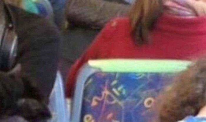 Žena je sjela u autobus, zbog jedne stvari su joj se svi smijali