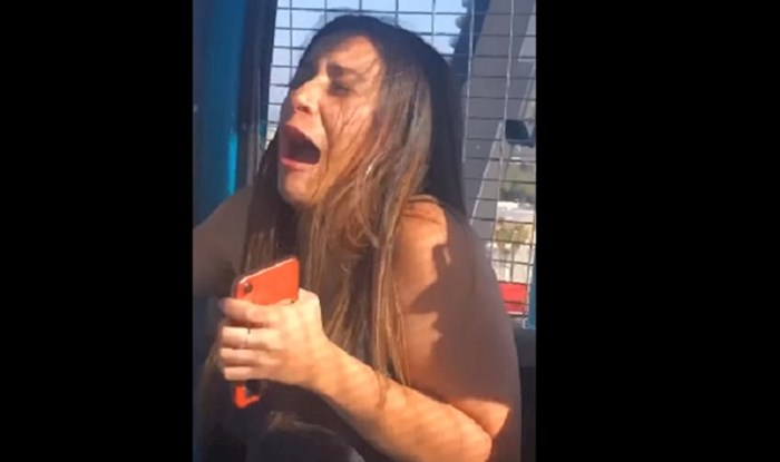 VIDEO Ovu ženu obitelj je nasamarila i odvela u zabavni park, pogledajte njenu urnebesnu reakciju kada je vožnja krenula
