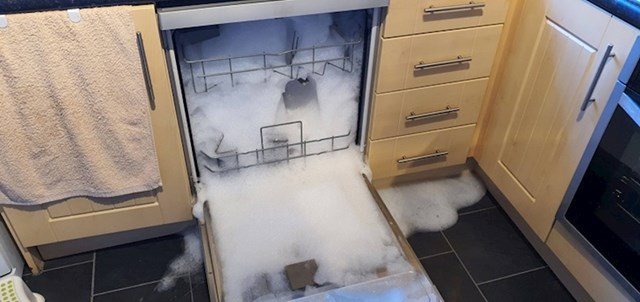 "Moja žena je pokušala oprati perilicu pjenušavim sredstvom za čišćenje"