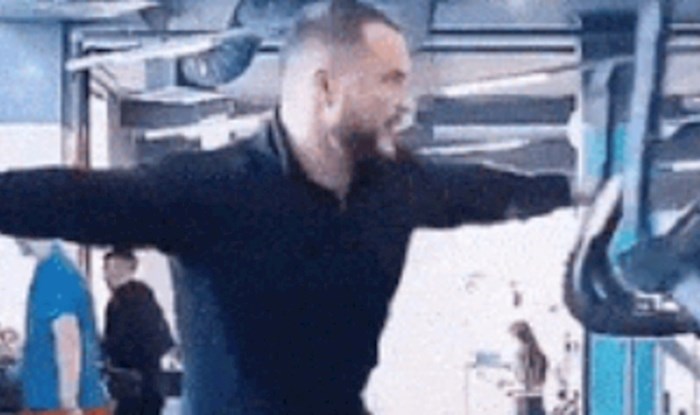 Kakva legenda! Lik zabavlja sve ljude u teretani