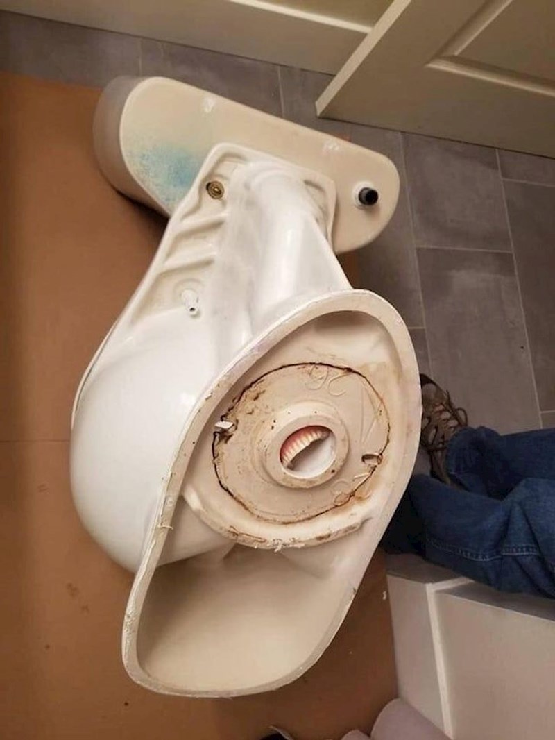 Nezgodno mjesto za izgubiti zubnu protezu...