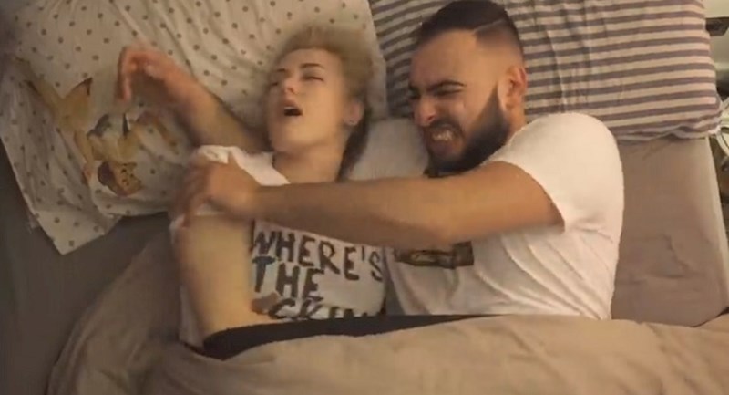 Video koji najbolje opisuje kako je muškarcima kada spavaju pored djevojke