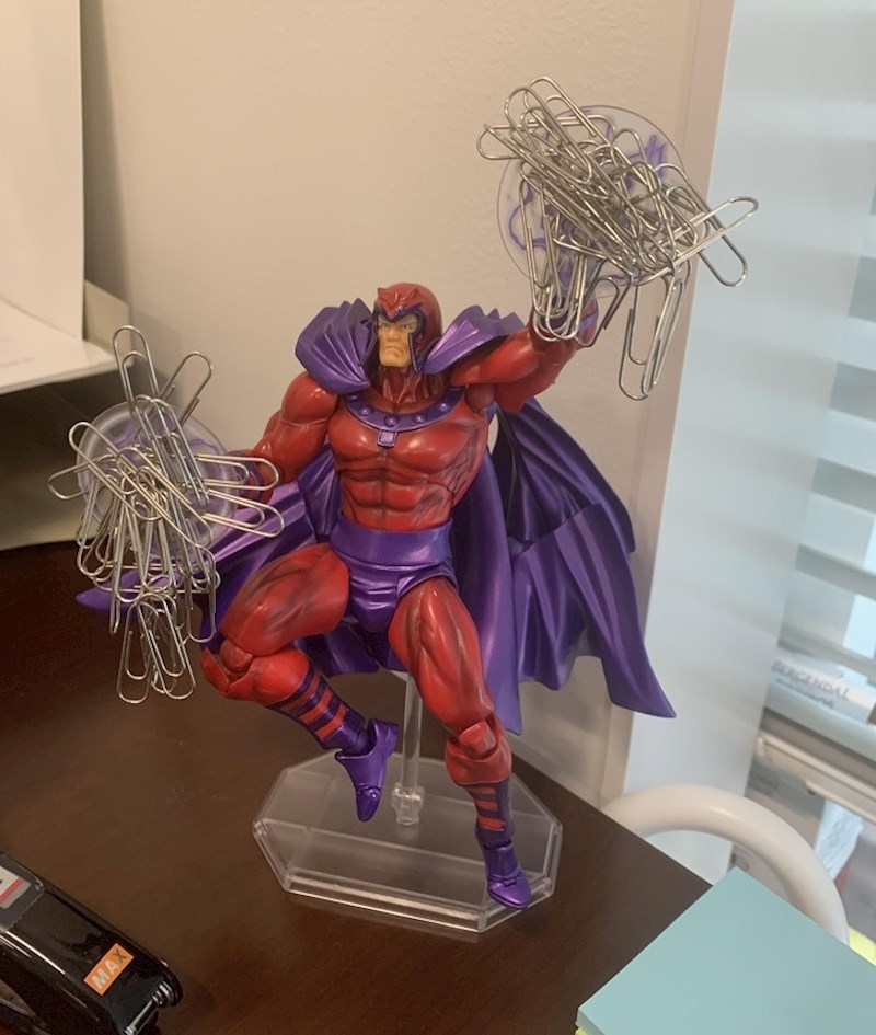 Magneto figurica koja opravdava svoje ime
