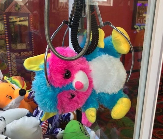 Igračka je zapela u kliješta